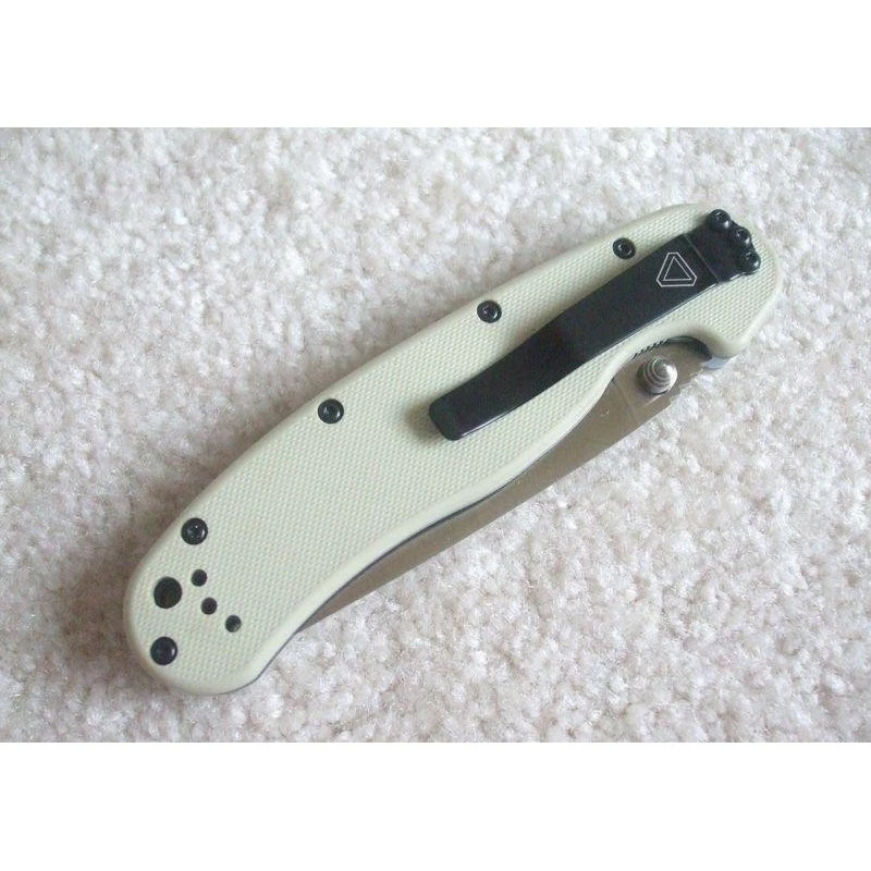 Couteau Ontario RAT-1 Tactical Folding Knife Desert Tan G-10 Handles Acier AUS-8 ON8849DT 4 Couteau Ontario RAT-1 Tactical Folding Knife Desert Tan G-10 Handles Acier AUS-8 ON8849DT – Image 4