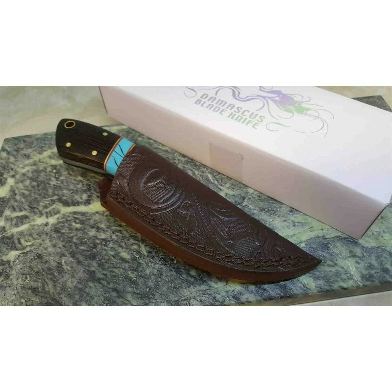 Couteau Skinner Damas 256 Couches Manche Bois Etui Cuir DM1243 2 Couteau Skinner Damas 256 Couches Manche Bois Etui Cuir DM1243 – Image 2