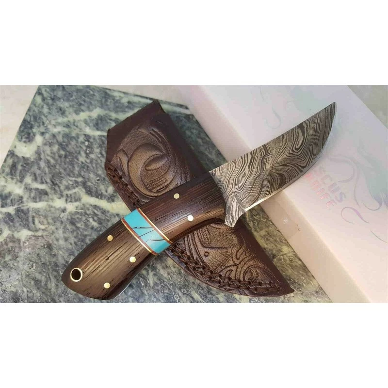 Couteau Skinner Damas 256 Couches Manche Bois Etui Cuir DM1243 4 Couteau Skinner Damas 256 Couches Manche Bois Etui Cuir DM1243 – Image 4