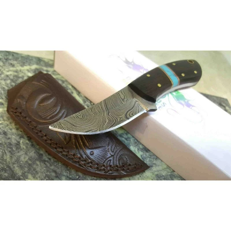 Couteau Skinner Damas 256 Couches Manche Bois Etui Cuir DM1243 6 Couteau Skinner Damas 256 Couches Manche Bois Etui Cuir DM1243 – Image 6