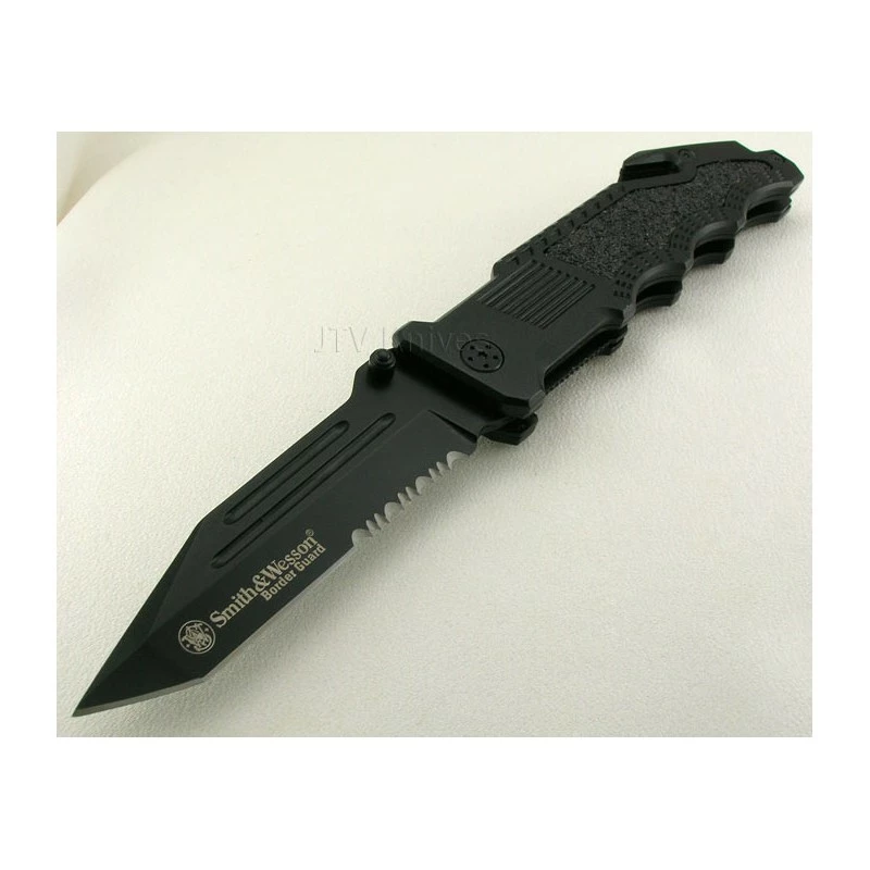 Couteau Smith&Wesson Border Guard Tanto Lame Acier 7Cr17 Serrat Coupe Ceintures Brise Vitres SWBG2TS 1 Couteau Smith&Wesson Border Guard Tanto Lame Acier 7Cr17 Serrat Coupe Ceintures Brise Vitres SWBG2TS