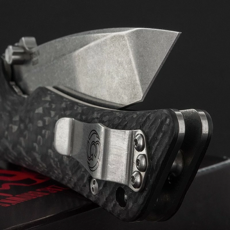 Couteau Southern Grind Spider Monkey Tanto Acier S35VN Manche Fibre De Carbone Linerlock Clip USA SG20816 2 Couteau Southern Grind Spider Monkey Tanto Acier S35VN Manche Fibre De Carbone Linerlock Clip USA SG20816 – Image 2