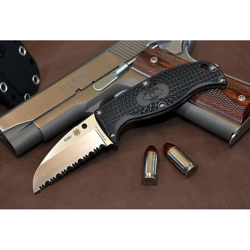 Couteau Spyderco Enuff Serrated Lame Acier VG-10 Manche FRN Made In Japan SCFB31SBK 1 Couteau Spyderco Enuff Serrated Lame Acier VG-10 Manche FRN Made In Japan SCFB31SBK