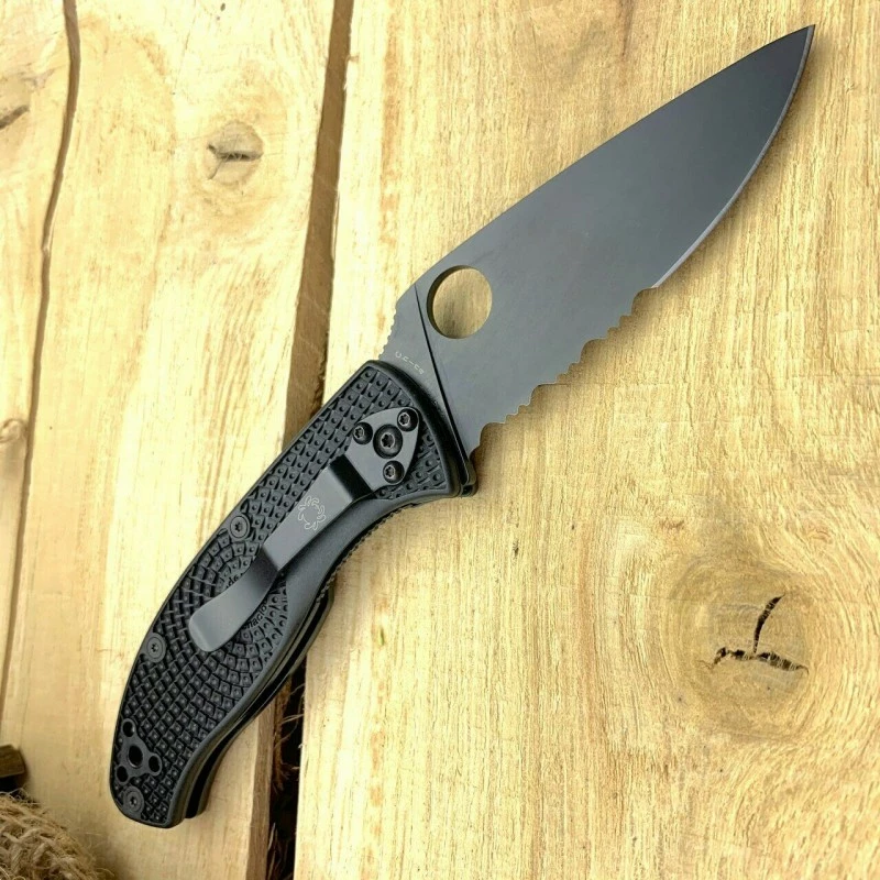 Couteau Spyderco Tenacious Black Lame Acier 8Cr13MoV Serr Manche FRN Linerlock Clip SC122PSBBK 7 Couteau Spyderco Tenacious Black Lame Acier 8Cr13MoV Serr Manche FRN Linerlock Clip SC122PSBBK – Image 7