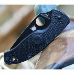 Couteau Spyderco Tenacious Black Manche FRN Lame Acier 8Cr13moV Black Serrat Linerlock Clip SC122SBBK -France Des Couteaux Soldes 2024 couteau spyderco tenacious black manche frn lame acier 8cr13mov black serrat linerlock clip sc122sbbk livraison gratuite 2