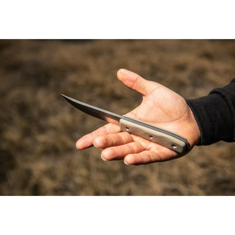 Couteau Tops Knives The Sonoran Lame Acier Carbone 1095 Manche G10 Tan Etui Cuir Made USA TPTSNRN01 3 Couteau Tops Knives The Sonoran Lame Acier Carbone 1095 Manche G10 Tan Etui Cuir Made USA TPTSNRN01 – Image 3