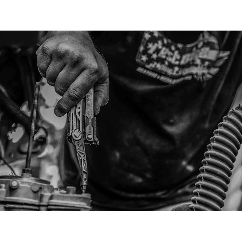 Pince Tenaille Gerber Center-Drive Multi-Tool Black Berry Pied De Biche Tournevis Etui Noir Made USA G1197 1 Pince Tenaille Gerber Center-Drive Multi-Tool Black Berry Pied De Biche Tournevis Etui Noir Made USA G1197